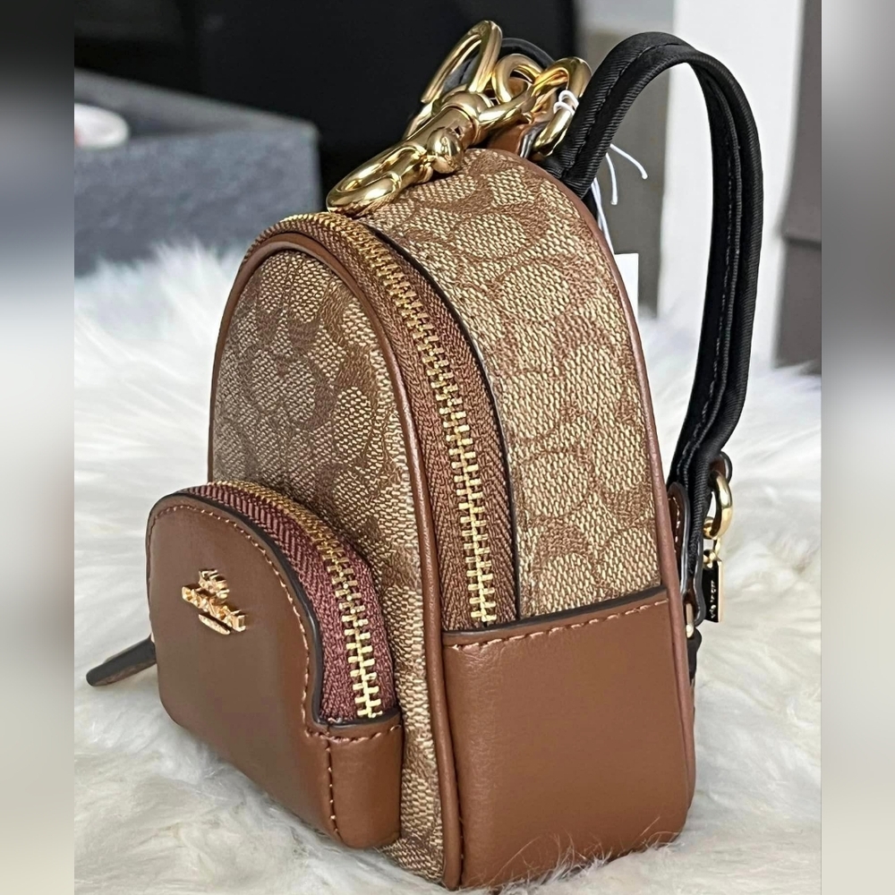 Coach Mini Court Backpack ๐๐จ๐ฅ๐ ๐๐ฎ๐ญ ๐๐๐ซ๐จ๐ฌ๐ฌ ๐๐จ๐๐๐ก ๐๐ญ๐จ๐ซ๐๐ฌ! - Picture 3 of 16